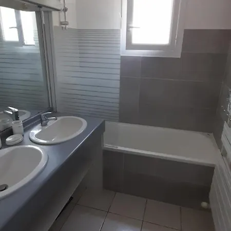 Spacious House Close To Schools And Hospital Ferienhaus