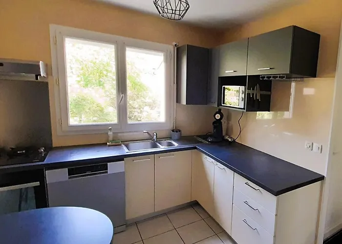 Сasa de vacaciones Spacious House Close To Schools And Hospital