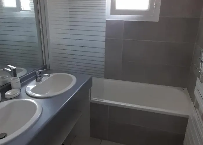 Spacious House Close To Schools And Hospital Сasa de vacaciones